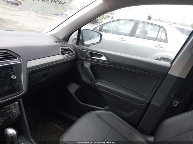 2018 Volkswagen Tiguan 2.0t Se/2.0t Sel მანქანა იყიდება აუქციონზე, vin: 3VV2B7AX4JM067157, აუქციონის ნომერი: 44993811
