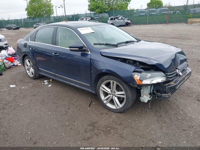 2015 Volkswagen Passat 1.8t Se მანქანა იყიდება აუქციონზე, vin: 1VWBT7A35FC005412, აუქციონის ნომერი: 44993907