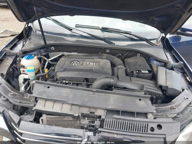2015 Volkswagen Passat 1.8t Se მანქანა იყიდება აუქციონზე, vin: 1VWBT7A35FC005412, აუქციონის ნომერი: 44993907