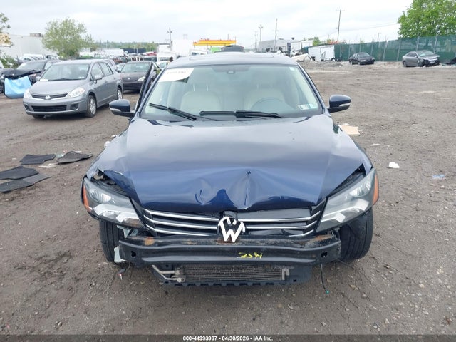 2015 Volkswagen Passat 1.8t Se მანქანა იყიდება აუქციონზე, vin: 1VWBT7A35FC005412, აუქციონის ნომერი: 44993907