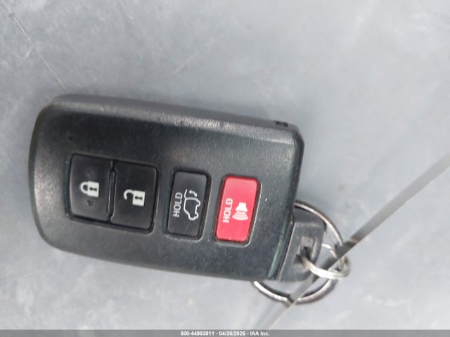 Продажа на аукционе авто 2017 Toyota Highlander Xle, vin: 5TDKZRFH9HS522523, номер лота: 44993911