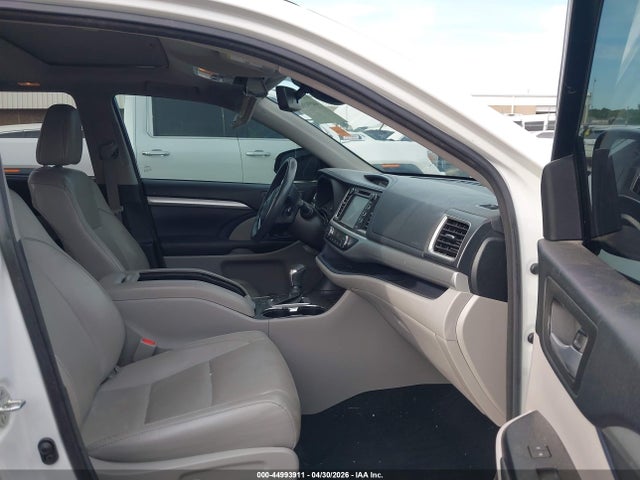 Продажа на аукционе авто 2017 Toyota Highlander Xle, vin: 5TDKZRFH9HS522523, номер лота: 44993911