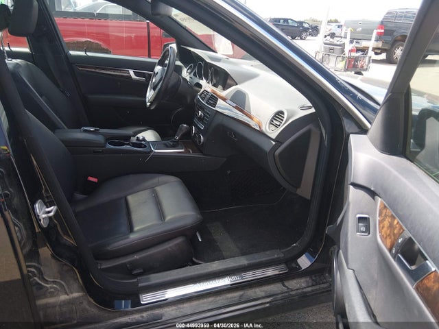 2014 Mercedes-benz C 300 Sport 4matic მანქანა იყიდება აუქციონზე, vin: WDDGF8AB6EA949121, აუქციონის ნომერი: 44993959