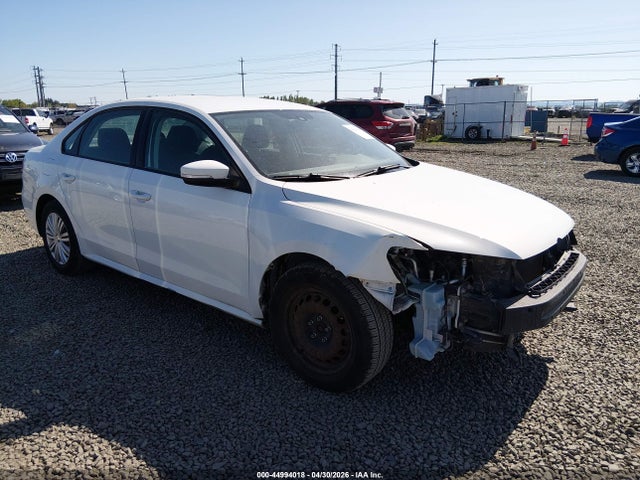 2015 Volkswagen Passat 1.8t S მანქანა იყიდება აუქციონზე, vin: 1VWAT7A30FC091160, აუქციონის ნომერი: 44994018