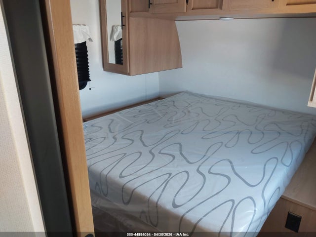 44994054 :رقم المزاد ، 5ZT2AVSB6NB931968 vin ، 2022 Forest River Avenger مزاد بيع