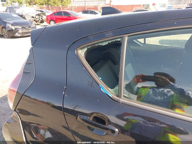 JTDKDTB38F1575651 Toyota Prius C Two