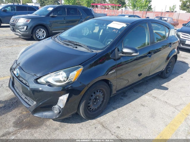 JTDKDTB38F1575651 Toyota Prius C Two