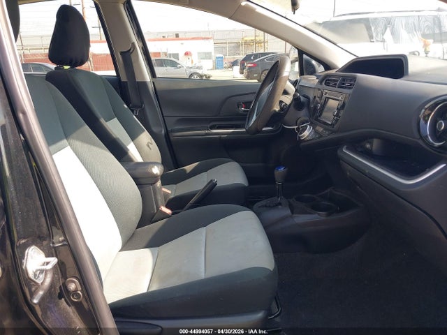 JTDKDTB38F1575651 Toyota Prius C Two