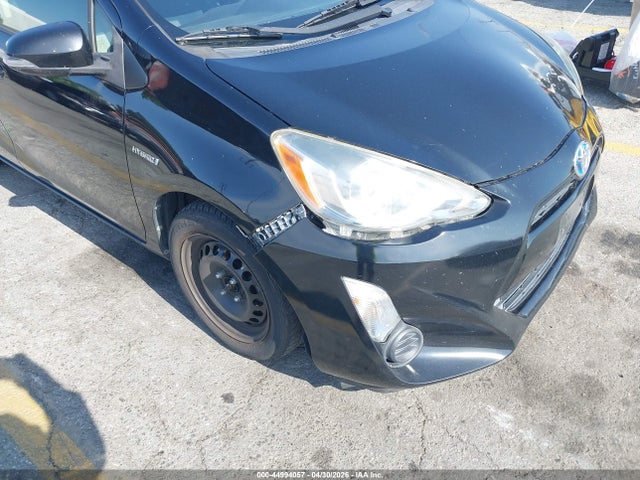 JTDKDTB38F1575651 Toyota Prius C Two