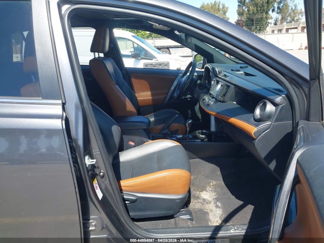 JTMJFREV7HJ158224 Toyota RAV4 SE
