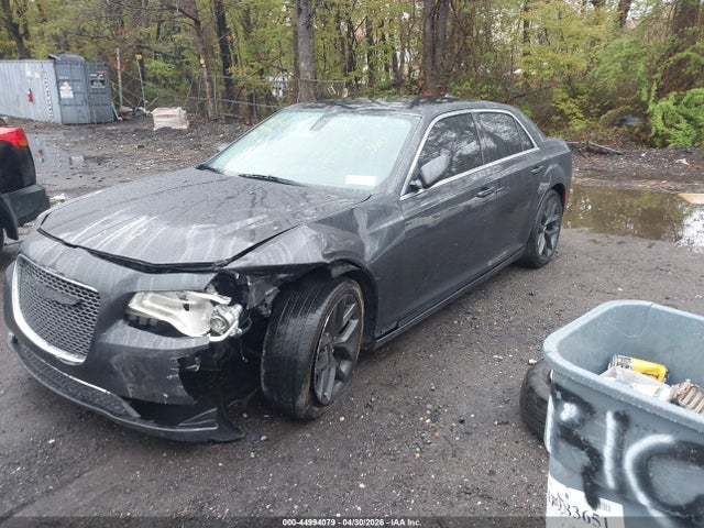 2015 Chrysler 300 Limited მანქანა იყიდება აუქციონზე, vin: 2C3CCAAG4FH881669, აუქციონის ნომერი: 44994079