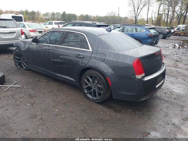 2015 Chrysler 300 Limited მანქანა იყიდება აუქციონზე, vin: 2C3CCAAG4FH881669, აუქციონის ნომერი: 44994079