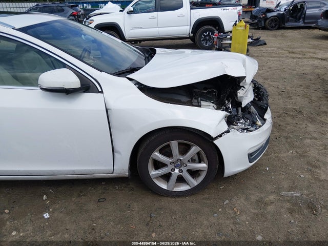 Auction sale of the 2016 Volvo V60 T5 Drive-e Premier, vin: YV140MEKXG1293052, lot number: 44994154
