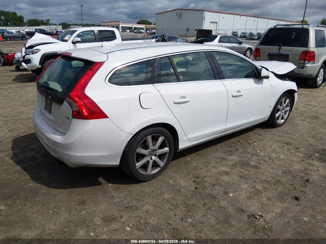 44994154 :رقم المزاد ، YV140MEKXG1293052 vin ، 2016 Volvo V60 T5 Drive-e Premier مزاد بيع