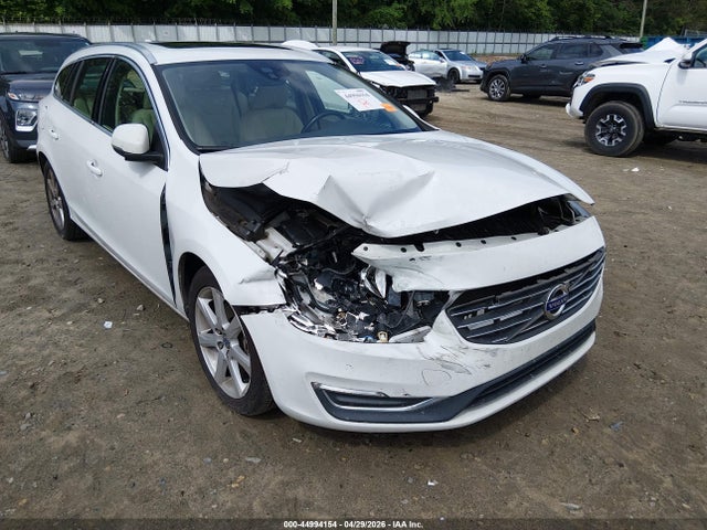 44994154 :رقم المزاد ، YV140MEKXG1293052 vin ، 2016 Volvo V60 T5 Drive-e Premier مزاد بيع