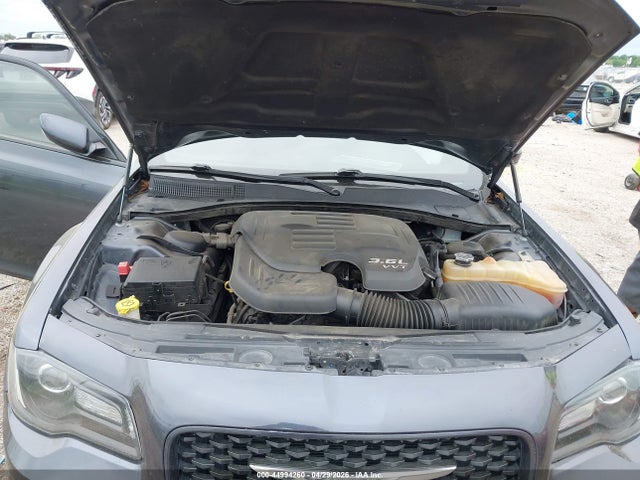 44994260 :رقم المزاد ، 2C3CCABG4JH261914 vin ، 2018 Chrysler 300 300s مزاد بيع