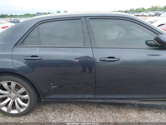 44994260 :رقم المزاد ، 2C3CCABG4JH261914 vin ، 2018 Chrysler 300 300s مزاد بيع