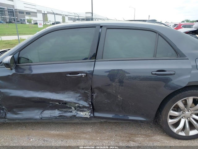 44994260 :رقم المزاد ، 2C3CCABG4JH261914 vin ، 2018 Chrysler 300 300s مزاد بيع