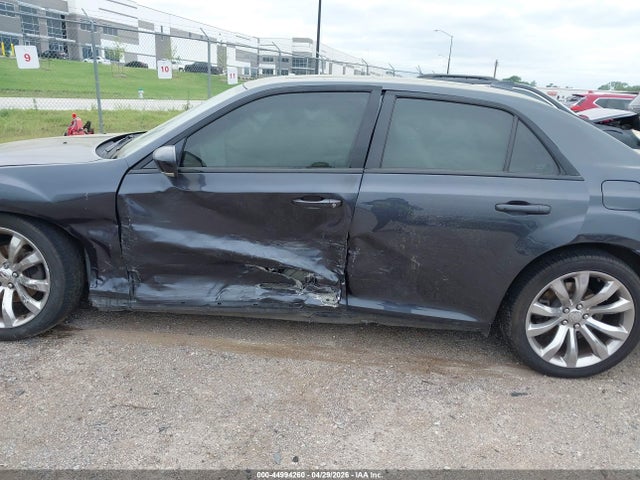 44994260 :رقم المزاد ، 2C3CCABG4JH261914 vin ، 2018 Chrysler 300 300s مزاد بيع