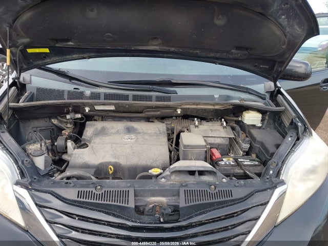 5TDKK3DC9FS581030 Toyota Sienna Le 8 Passenger
