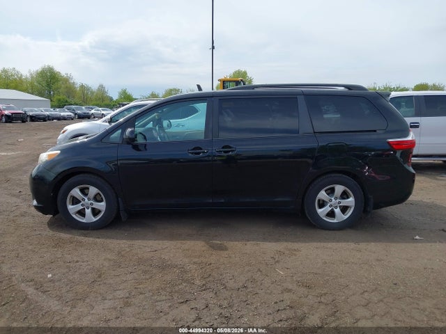 5TDKK3DC9FS581030 Toyota Sienna Le 8 Passenger