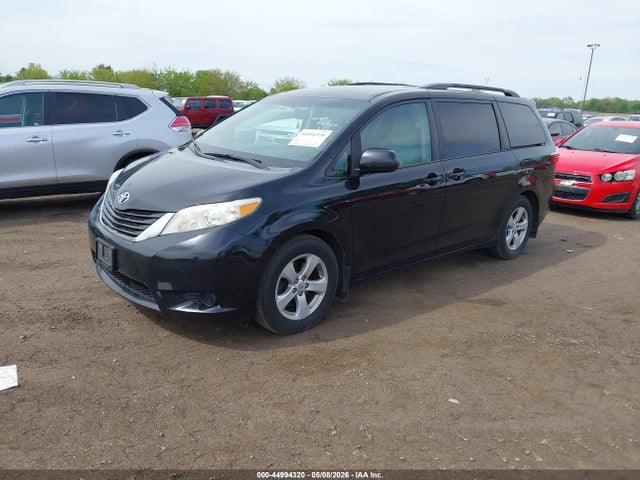 5TDKK3DC9FS581030 Toyota Sienna Le 8 Passenger