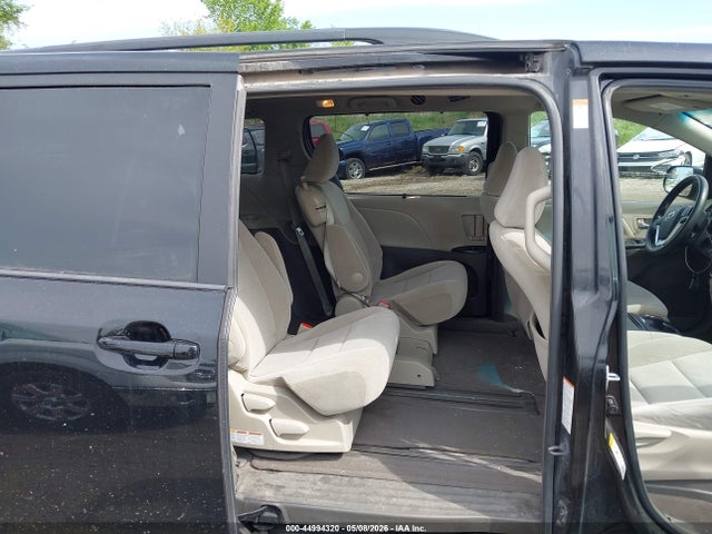 5TDKK3DC9FS581030 Toyota Sienna Le 8 Passenger