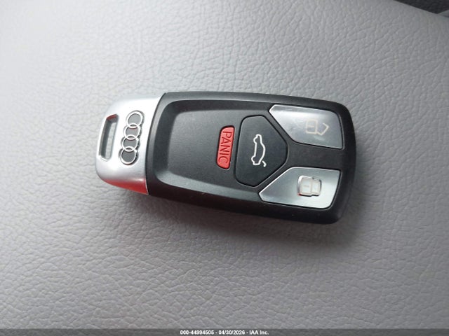 WA1BNAFY9J2162223 Audi Q5 2.0t Premium/2.0t Tech Premium