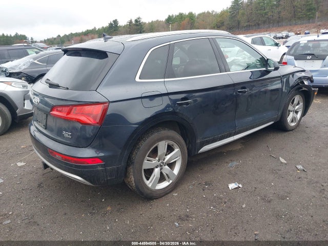 WA1BNAFY9J2162223 Audi Q5 2.0t Premium/2.0t Tech Premium