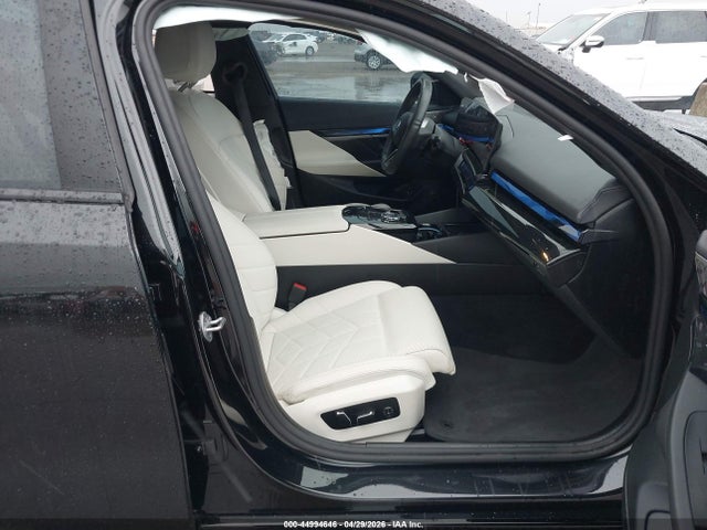 Продажа на аукционе авто 2025 Bmw I5 Edrive40, vin: WBY33FK01SCT72824, номер лота: 44994646