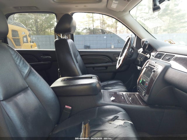 44994682 :رقم المزاد ، 1GKS2EEF1BR103427 vin ، 2011 Gmc Yukon Denali مزاد بيع