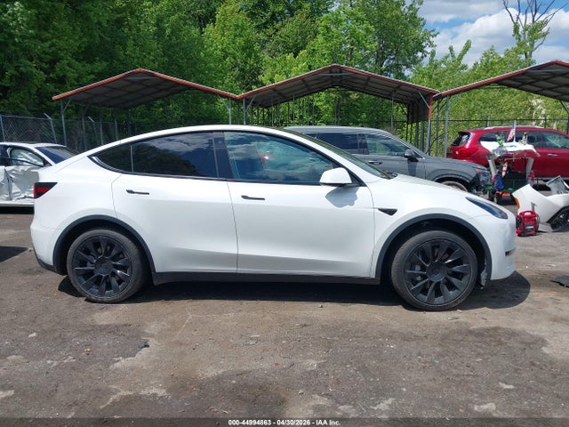 Продажа на аукционе авто 2022 Tesla Model Y Long Range Dual Motor All-wheel Drive, vin: 7SAYGDEE0NF390037, номер лота: 44994863