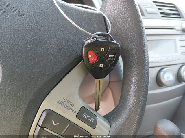 44995111 :رقم المزاد ، 4T4BF3EK8BR115056 vin ، 2011 Toyota Camry Le مزاد بيع