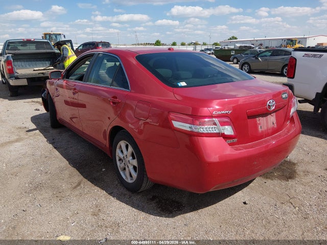 44995111 :رقم المزاد ، 4T4BF3EK8BR115056 vin ، 2011 Toyota Camry Le مزاد بيع