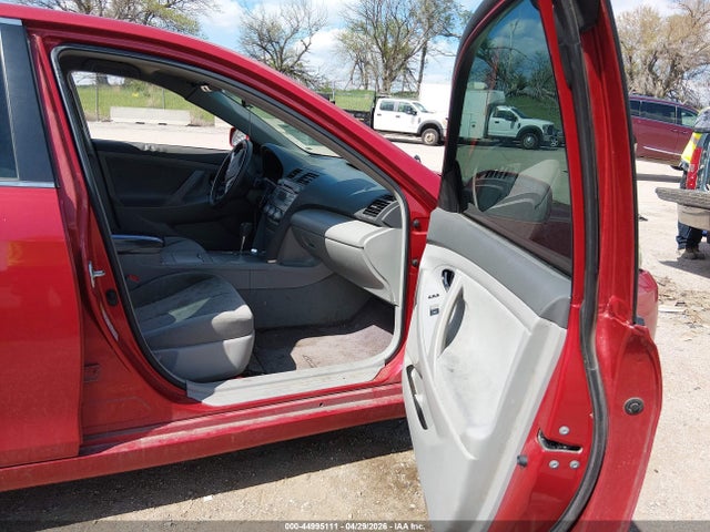 44995111 :رقم المزاد ، 4T4BF3EK8BR115056 vin ، 2011 Toyota Camry Le مزاد بيع