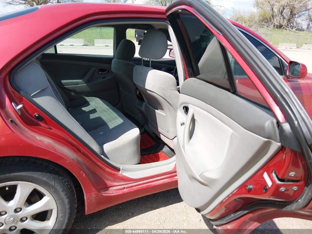 44995111 :رقم المزاد ، 4T4BF3EK8BR115056 vin ، 2011 Toyota Camry Le مزاد بيع