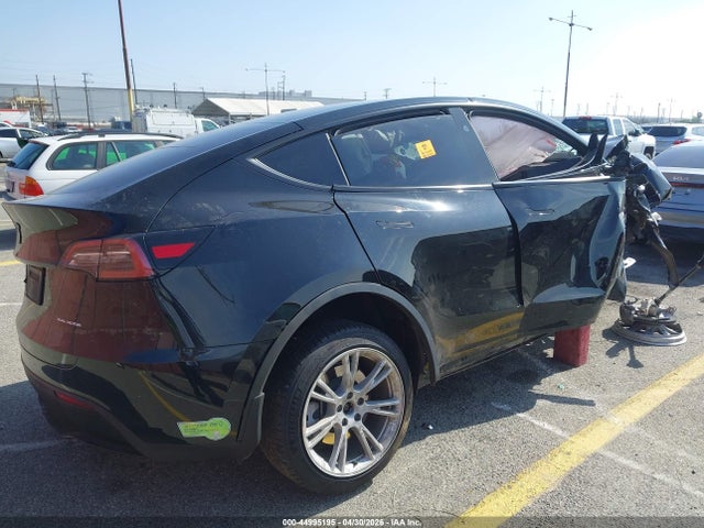 Продажа на аукционе авто 2023 Tesla Model Y, vin: 7SAYGDEE6PA139572, номер лота: 44995195