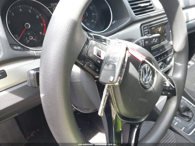 Продаж на аукціоні авто 2016 Volkswagen Passat 1.8t S, vin: 1VWAT7A39GC002946, номер лоту: 44995488