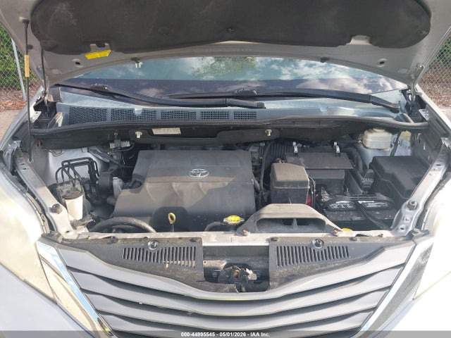 2013 Toyota Sienna Xle V6 8 Passenger მანქანა იყიდება აუქციონზე, vin: 5TDYK3DC8DS343516, აუქციონის ნომერი: 44995545