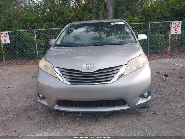 2013 Toyota Sienna Xle V6 8 Passenger მანქანა იყიდება აუქციონზე, vin: 5TDYK3DC8DS343516, აუქციონის ნომერი: 44995545