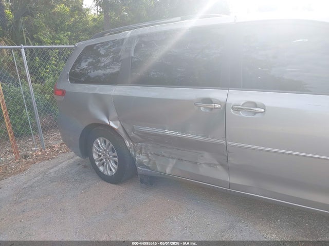 2013 Toyota Sienna Xle V6 8 Passenger მანქანა იყიდება აუქციონზე, vin: 5TDYK3DC8DS343516, აუქციონის ნომერი: 44995545