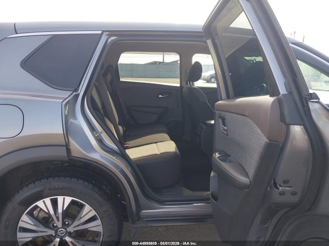 44995609 :رقم المزاد ، 5N1AT3BB4MC674972 vin ، 2021 Nissan Rogue Sv Intelligent Awd مزاد بيع