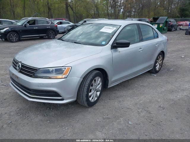 44995615 :رقم المزاد ، 3VWD17AJ5FM257625 vin ، 2015 Volkswagen Jetta 1.8t Se مزاد بيع
