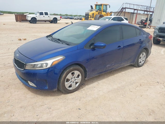 KIA FORTE LX 2017 3KPFK4A79HE088072 Image 2