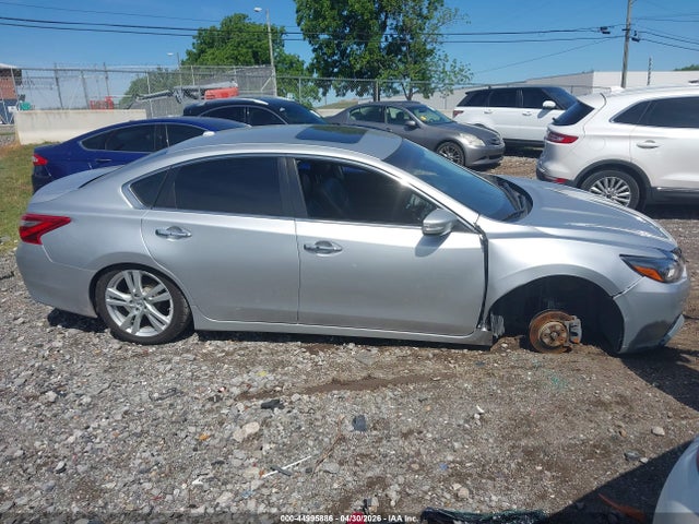 2017 Nissan Altima 3.5 Sl მანქანა იყიდება აუქციონზე, vin: 1N4BL3AP7HC193938, აუქციონის ნომერი: 44995886
