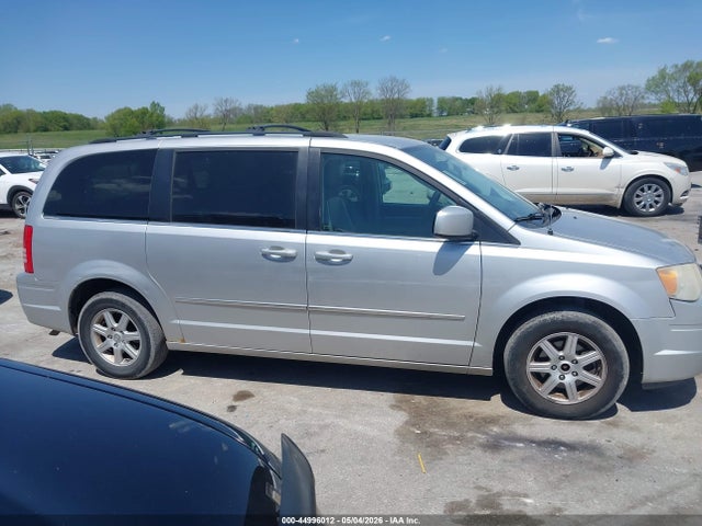 2010 Chrysler Town & Country Touring მანქანა იყიდება აუქციონზე, vin: 2A4RR5D18AR126539, აუქციონის ნომერი: 44996012