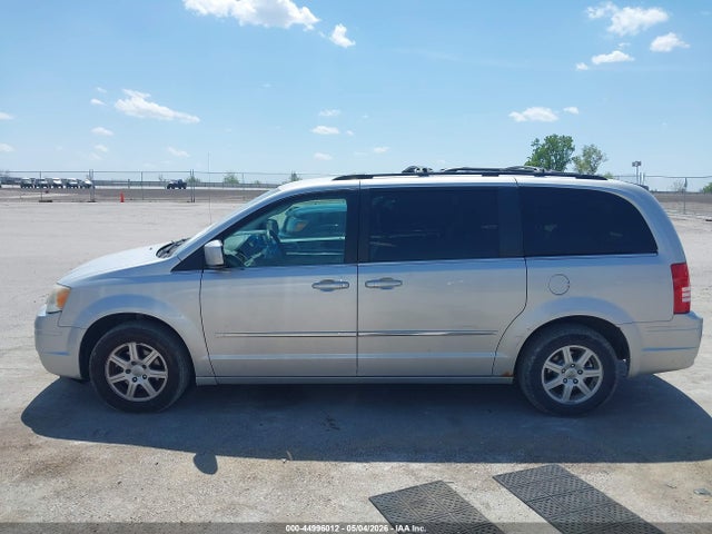 2010 Chrysler Town & Country Touring მანქანა იყიდება აუქციონზე, vin: 2A4RR5D18AR126539, აუქციონის ნომერი: 44996012