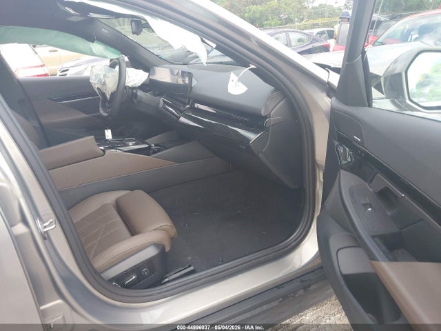2024 Bmw 530i მანქანა იყიდება აუქციონზე, vin: WBA43FJ08RCP81174, აუქციონის ნომერი: 44996037