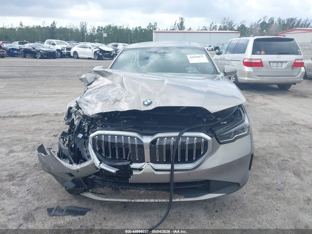 2024 Bmw 530i მანქანა იყიდება აუქციონზე, vin: WBA43FJ08RCP81174, აუქციონის ნომერი: 44996037
