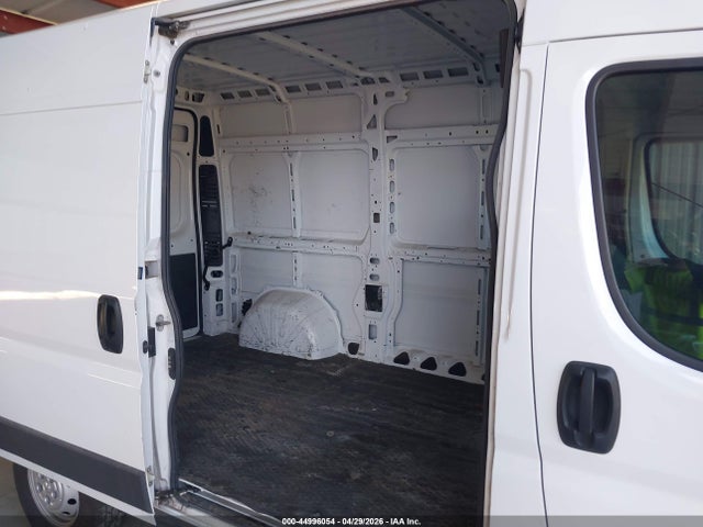 44996054 :رقم المزاد ، 3C6TRVCG5FE518928 vin ، 2015 Ram Promaster 2500 High Roof مزاد بيع